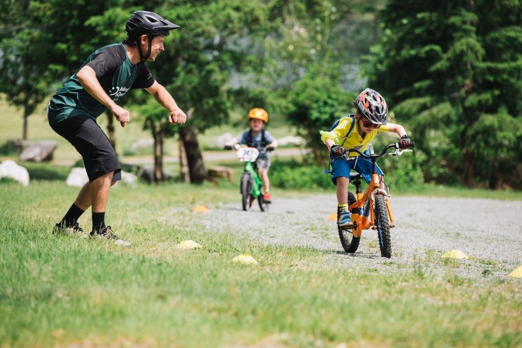 https://flyingspiritrentals.com/wp-content/uploads/2021/01/kids-mountain-bike-camp-2.jpg
